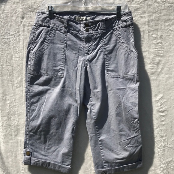 Old Navy Gray khaki capris size 6 - Picture 3 of 8